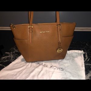 Micheal Kors shoulder bag, cheap &good condition!